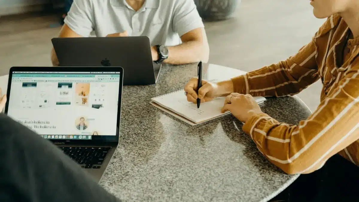 Personalized financial coaching services and financial planning course